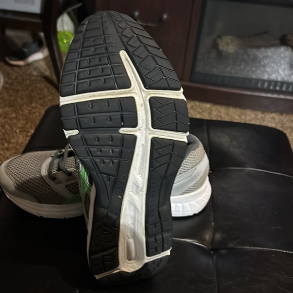 Used ASICS … size 7 - Picture 3 of 4